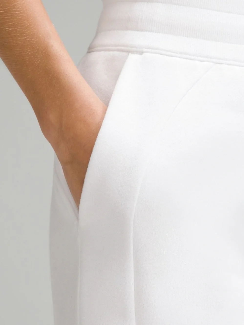 Brand new lululemon Scuba high-riser short 5 inch - Picture 4 of 6